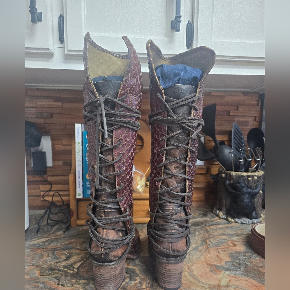 ๐ฆ๐ฆ OG Freebird Cognac Croco Coal Boots, Size 9, UNICORNS! ๐ฆ๐ฆ and matching belt - Picture 4 of 5